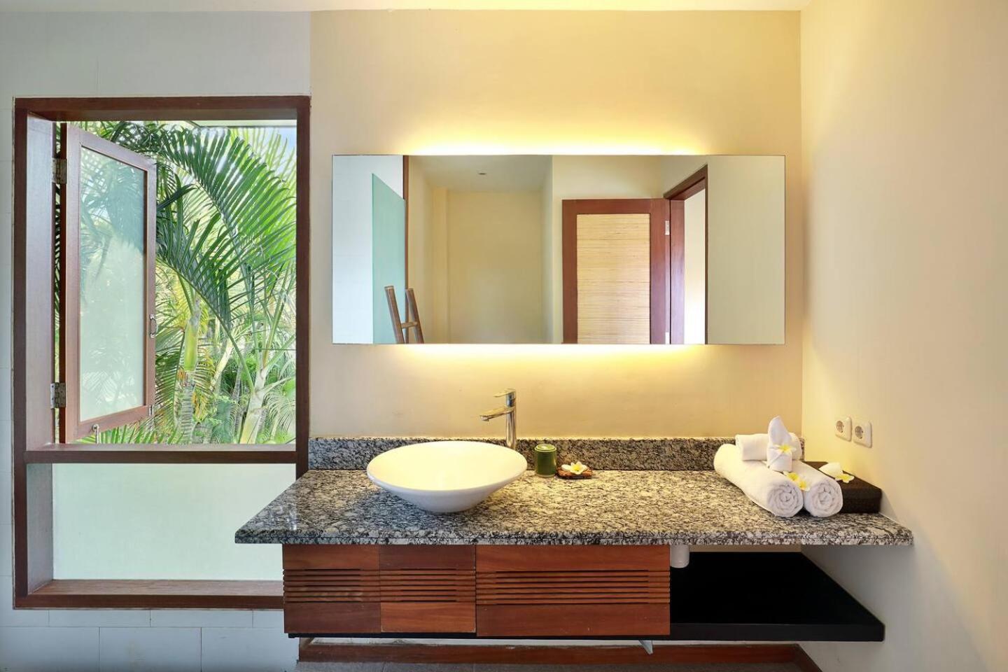 Villa Surin Seminyak Esterno foto