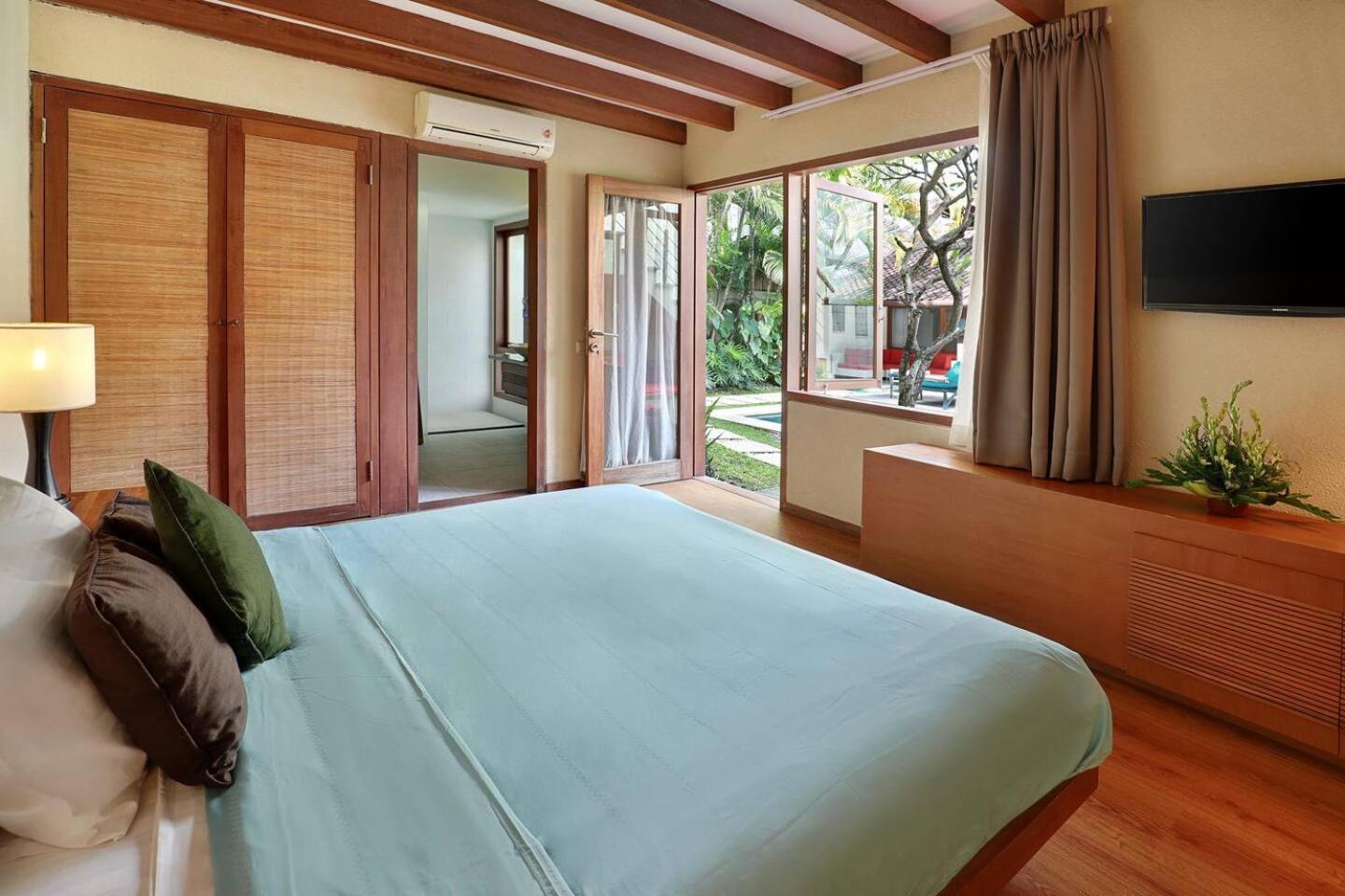 Villa Surin Seminyak Esterno foto